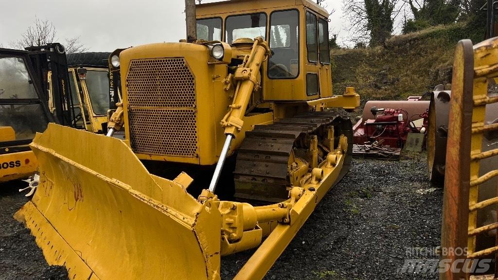 CAT D7 with ripper Dozere Beltegående