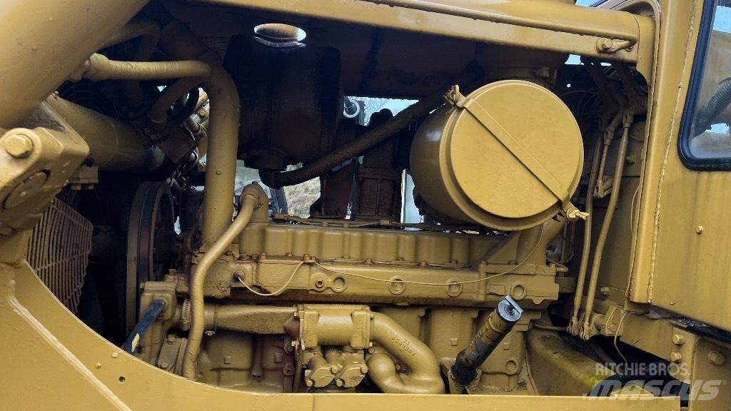 CAT D7 with ripper Dozere Beltegående