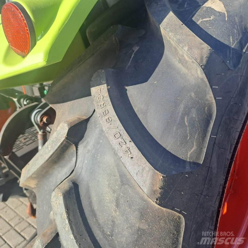 CLAAS Axos 330 Traktorer