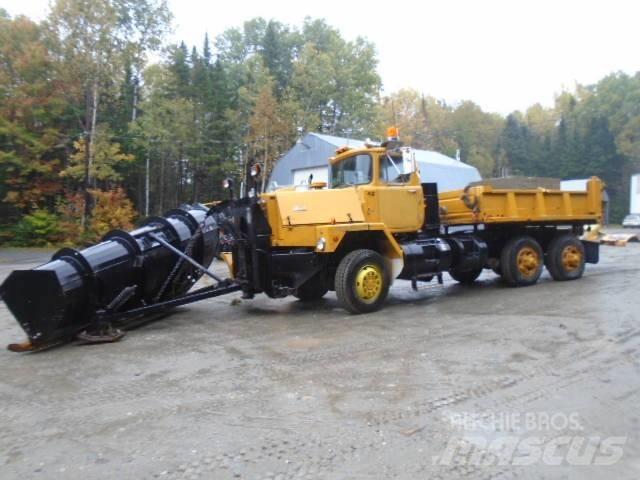 Mack RM 6866 S Snøploger- og skjær