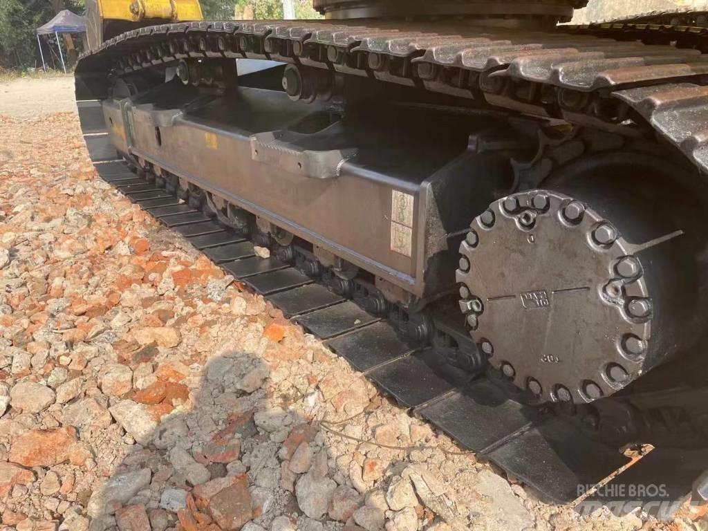 Komatsu PC200 Beltegraver
