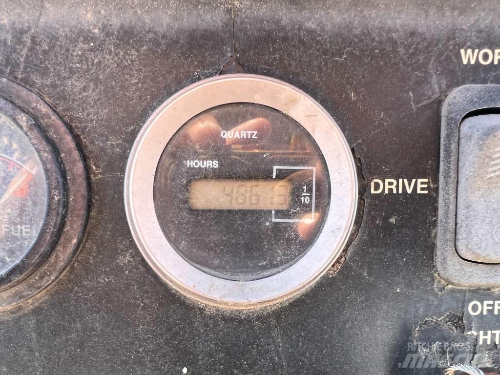John Deere 210LE Frontlastere og graveredskap