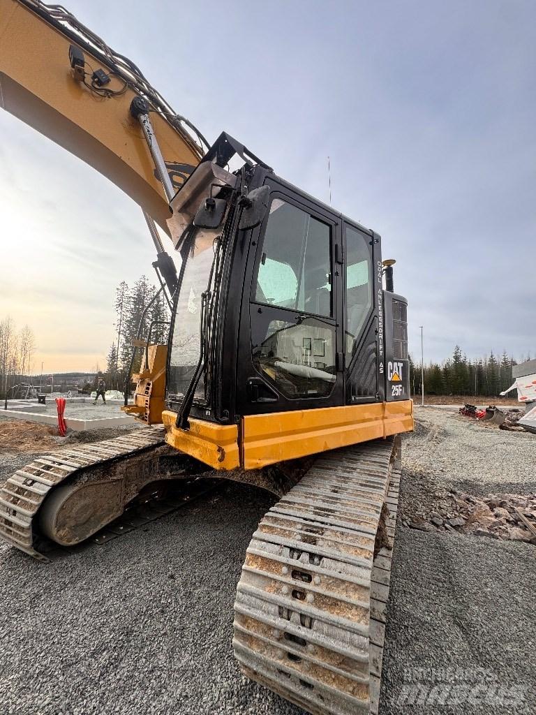CAT 325 FL CR Beltegraver