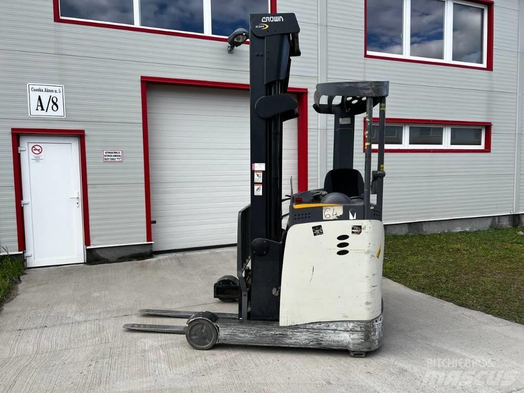 Crown ESR 5000 Skyvemasttruck