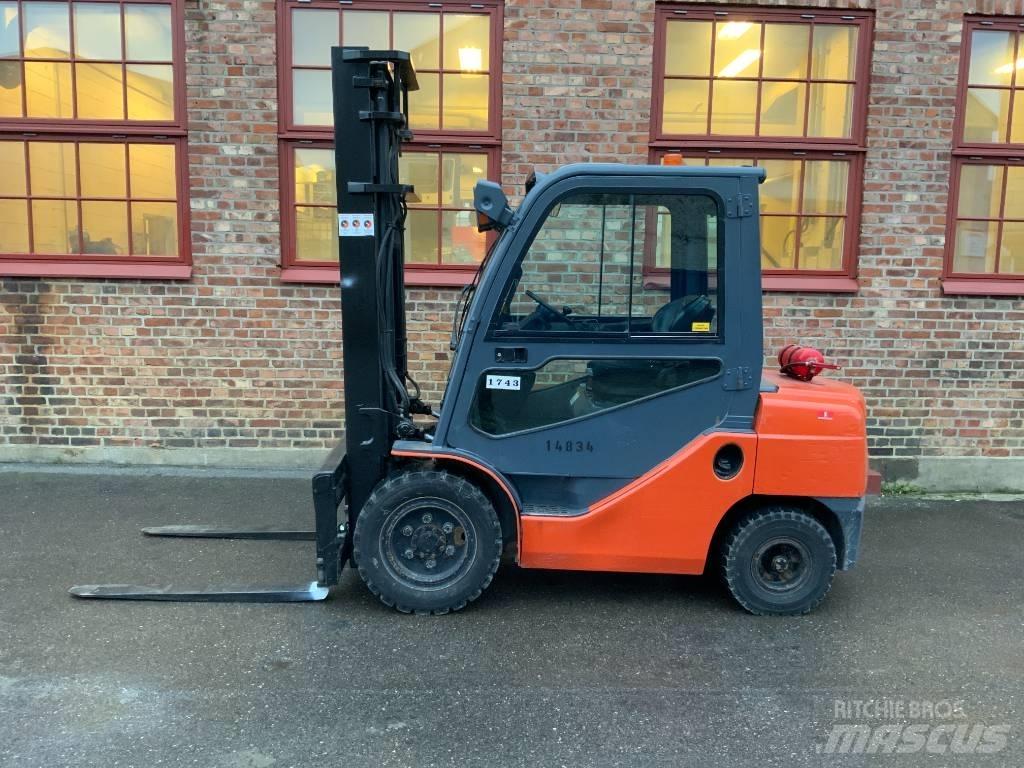 Toyota 02-8 FD F 30 Diesel Trucker
