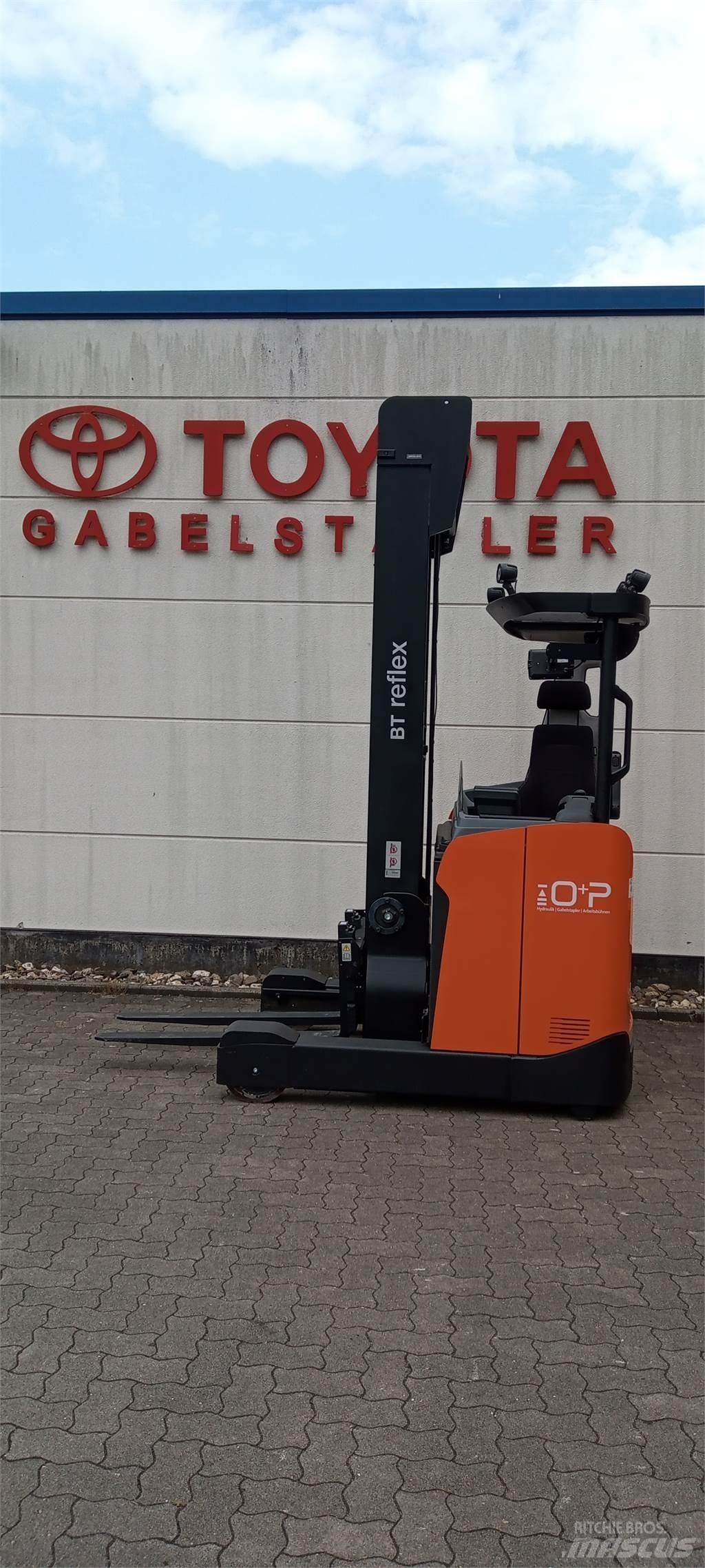 Toyota RRE 160H Skyvemasttruck