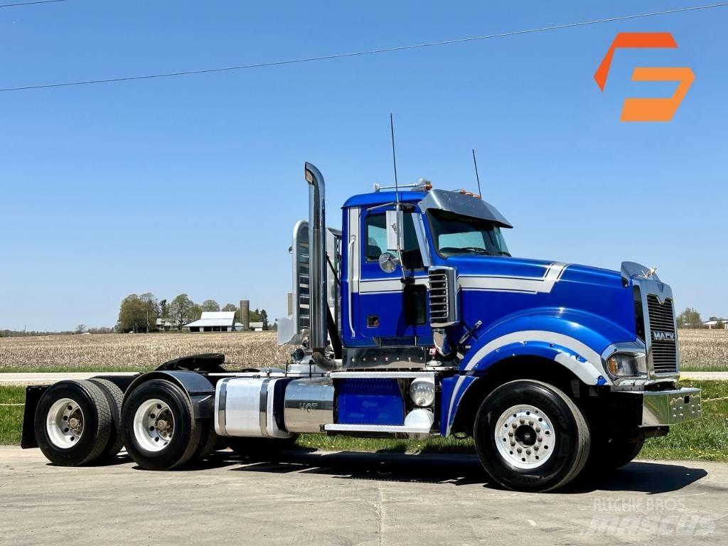 Mack Titan TD 713 Andre lastebiler