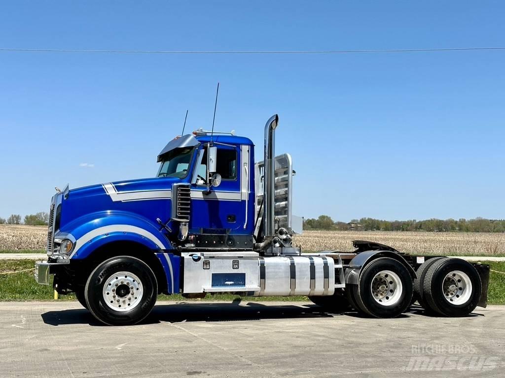 Mack Titan TD 713 Andre lastebiler