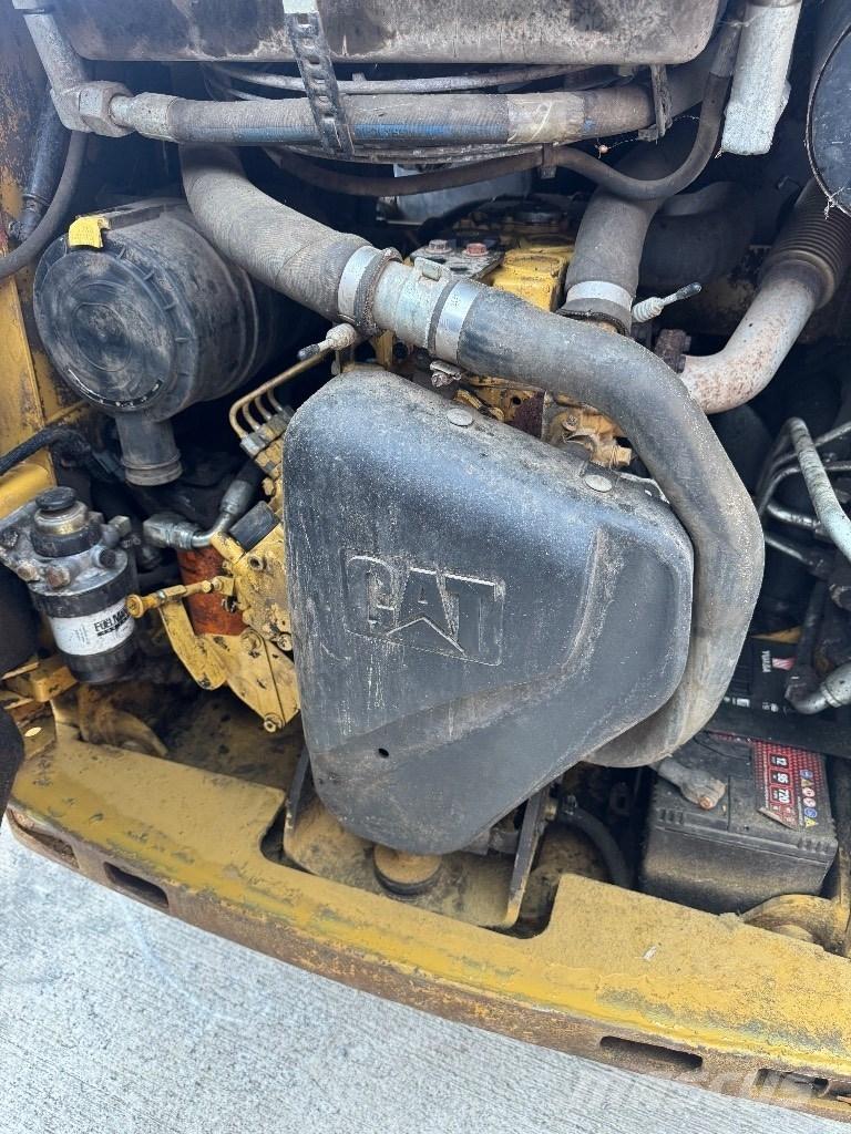 CAT 216 B 3 Kompaktlastere