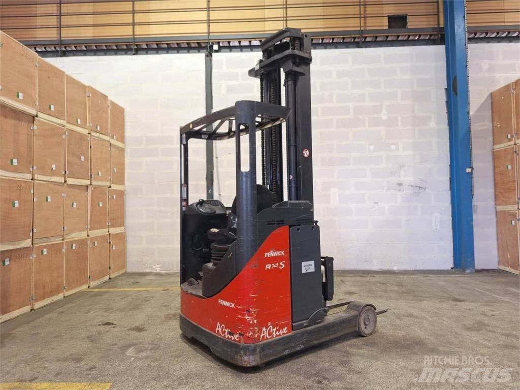 Fenwick R14S Skyvemasttruck