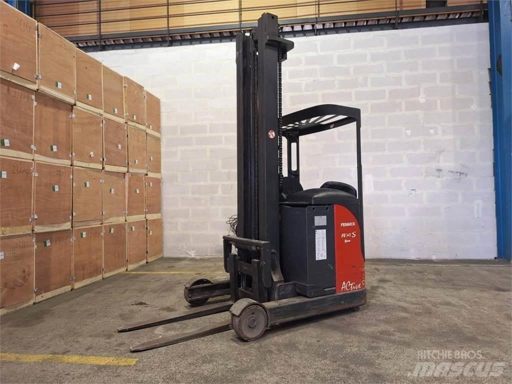 Fenwick R14S Skyvemasttruck