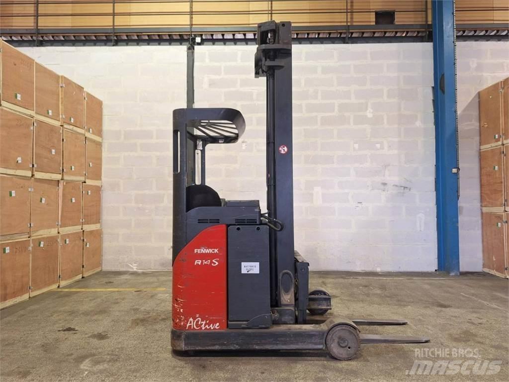 Fenwick R14S Skyvemasttruck
