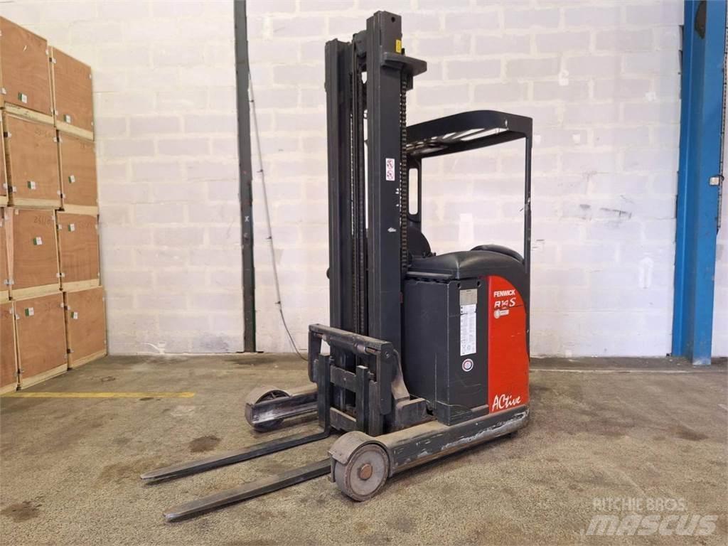 Fenwick R14S Skyvemasttruck