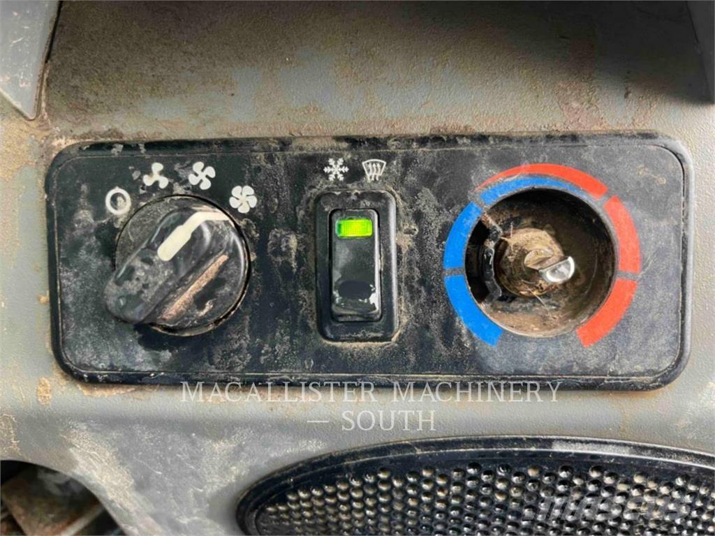 Bobcat T740 Beltelastere