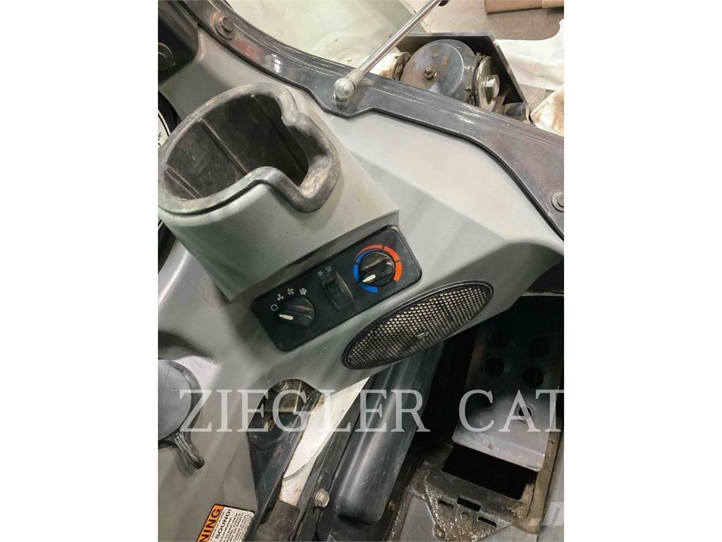 Bobcat T870 Beltelastere
