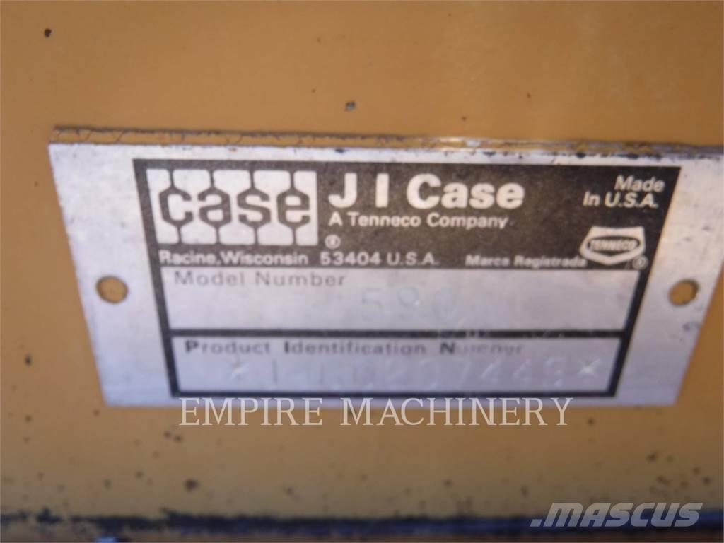 CASE 590 Traktorgravere