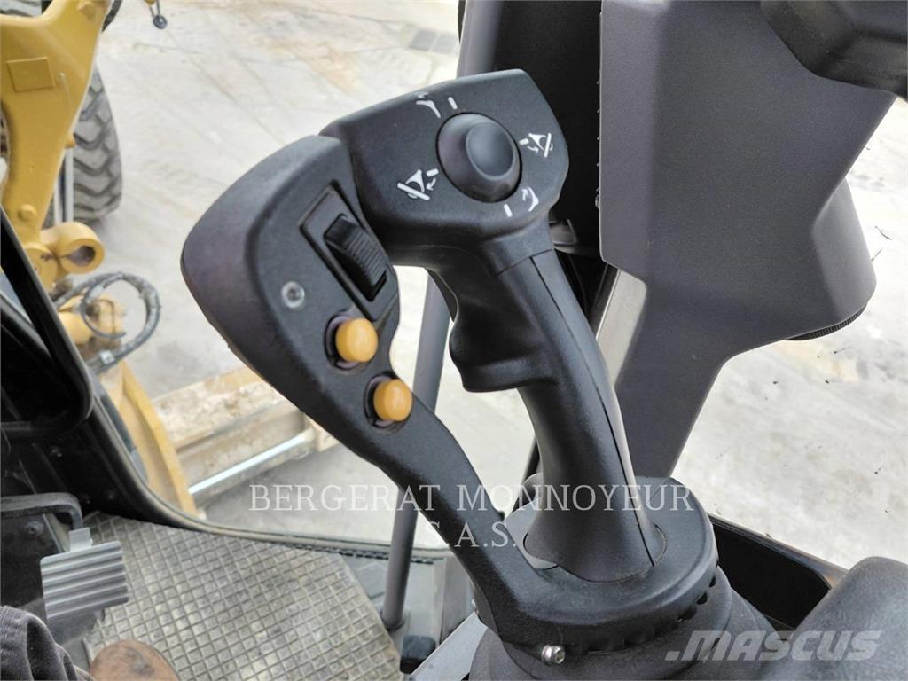 CAT 120-14 Veihøvler