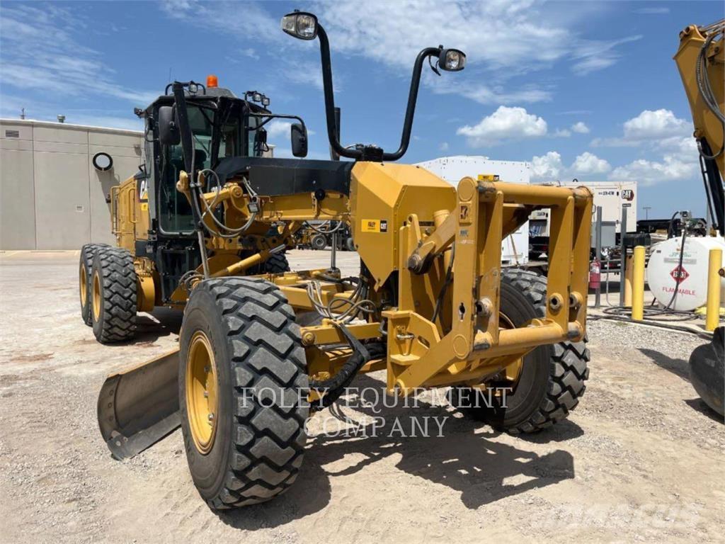 CAT 120M2AW Veihøvler