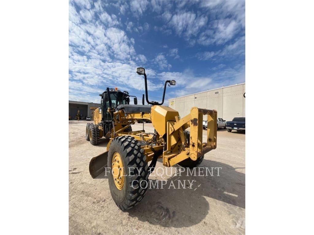 CAT 120M2AW Veihøvler