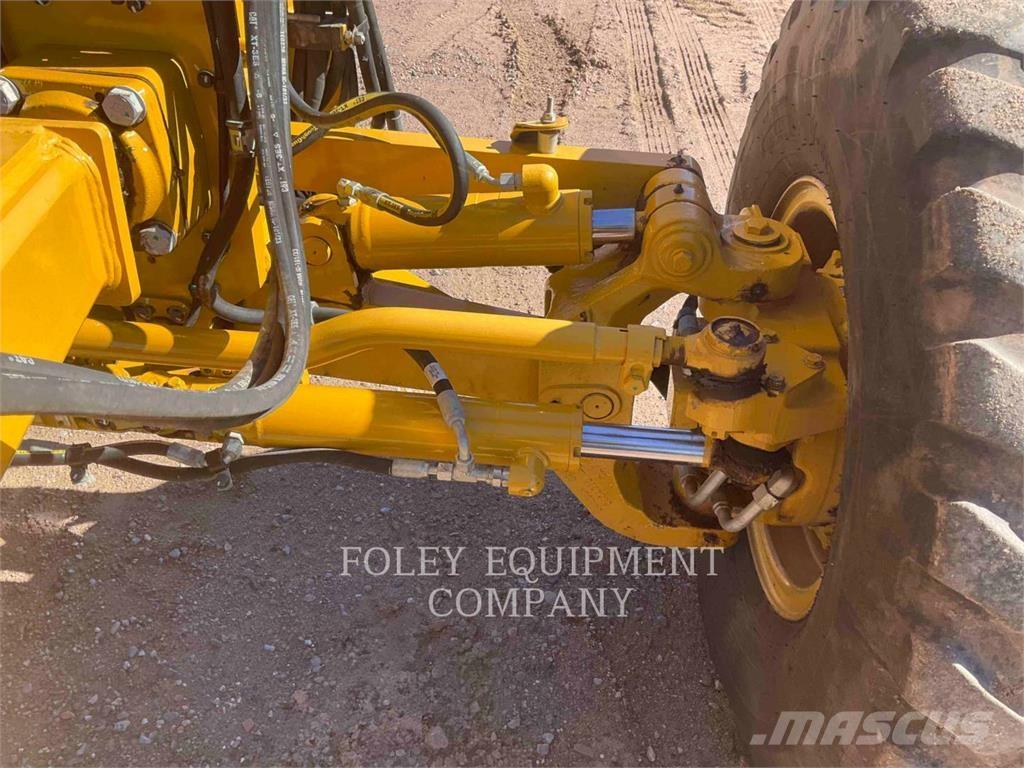 CAT 120M2AW Veihøvler