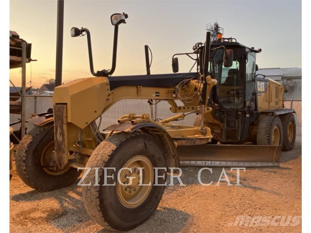 CAT 12M2 Veihøvler