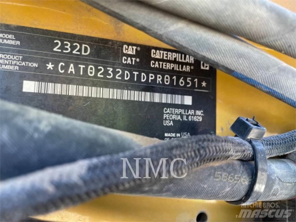CAT 232D Kompaktlastere