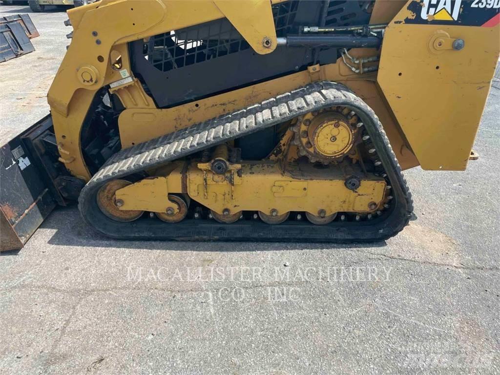 CAT 239D Beltelastere