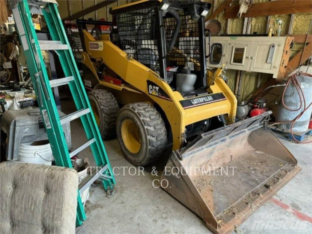CAT 242B Kompaktlastere