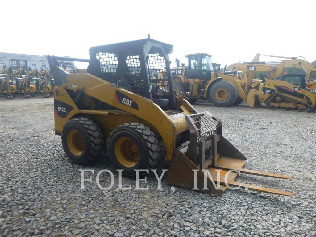 CAT 242B3 Kompaktlastere