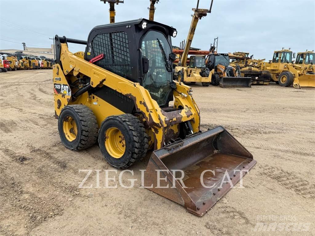 CAT 242D Kompaktlastere