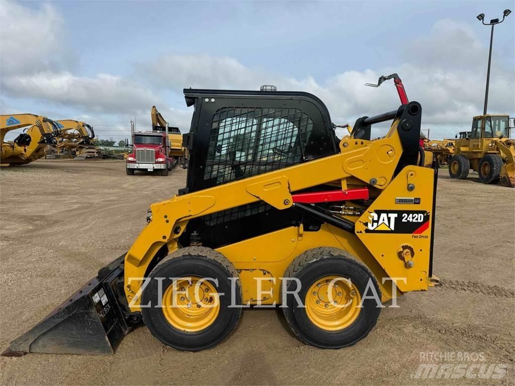CAT 242D Kompaktlastere