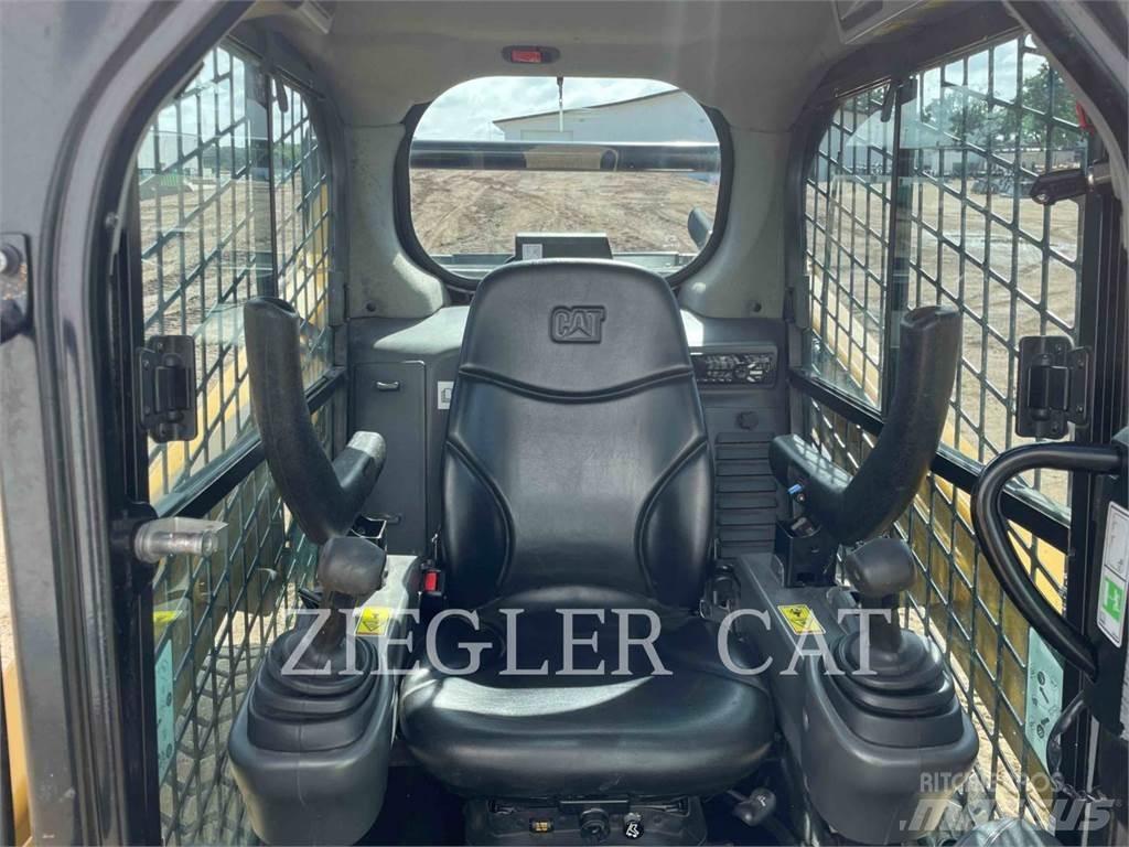 CAT 242D Kompaktlastere