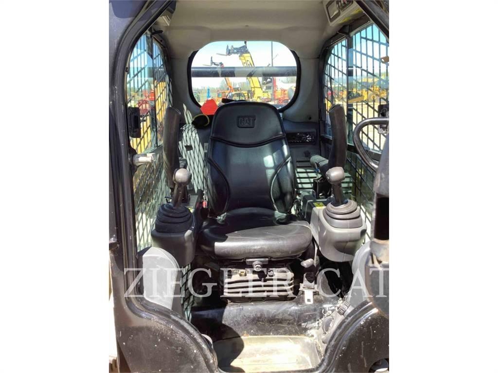 CAT 242D Kompaktlastere