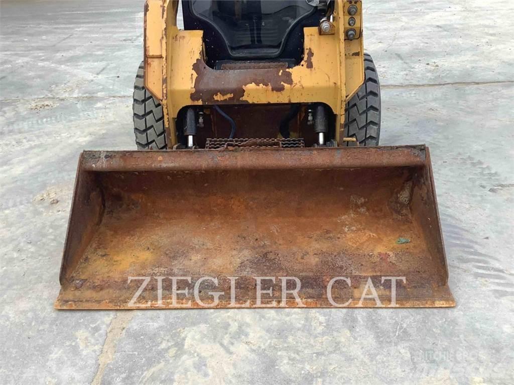 CAT 242D Kompaktlastere