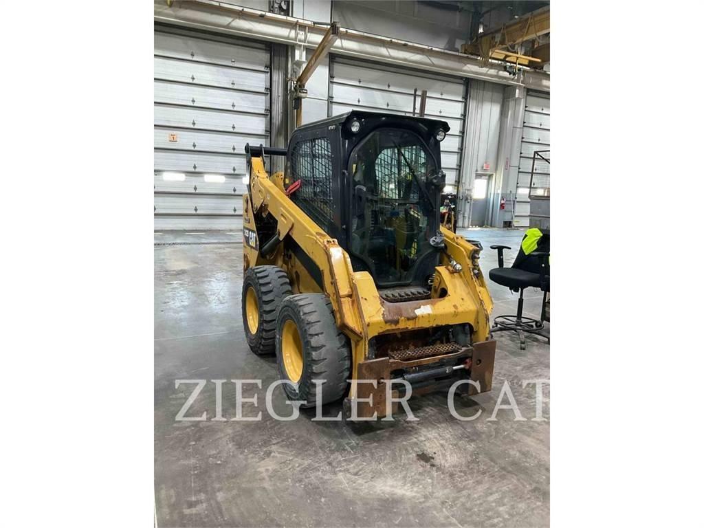CAT 242D Kompaktlastere