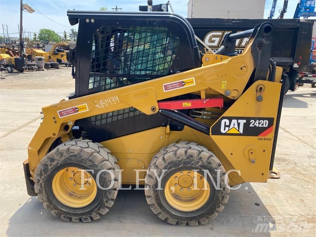 CAT 242D Kompaktlastere