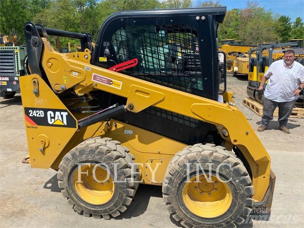CAT 242D Kompaktlastere