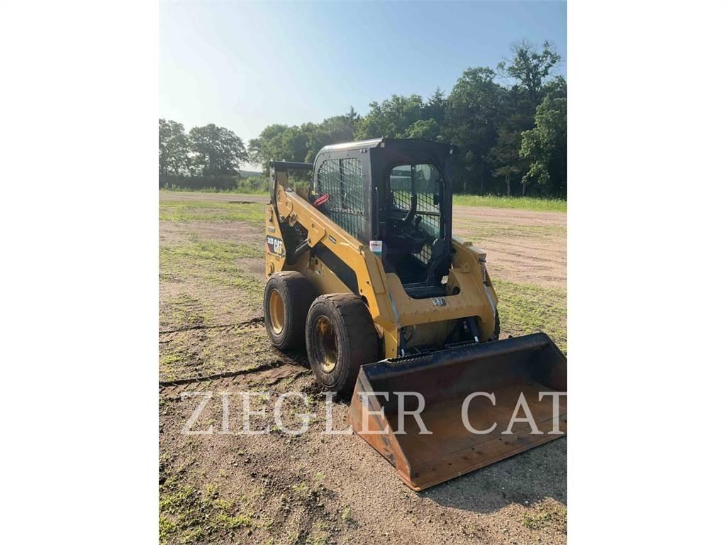 CAT 242D Kompaktlastere