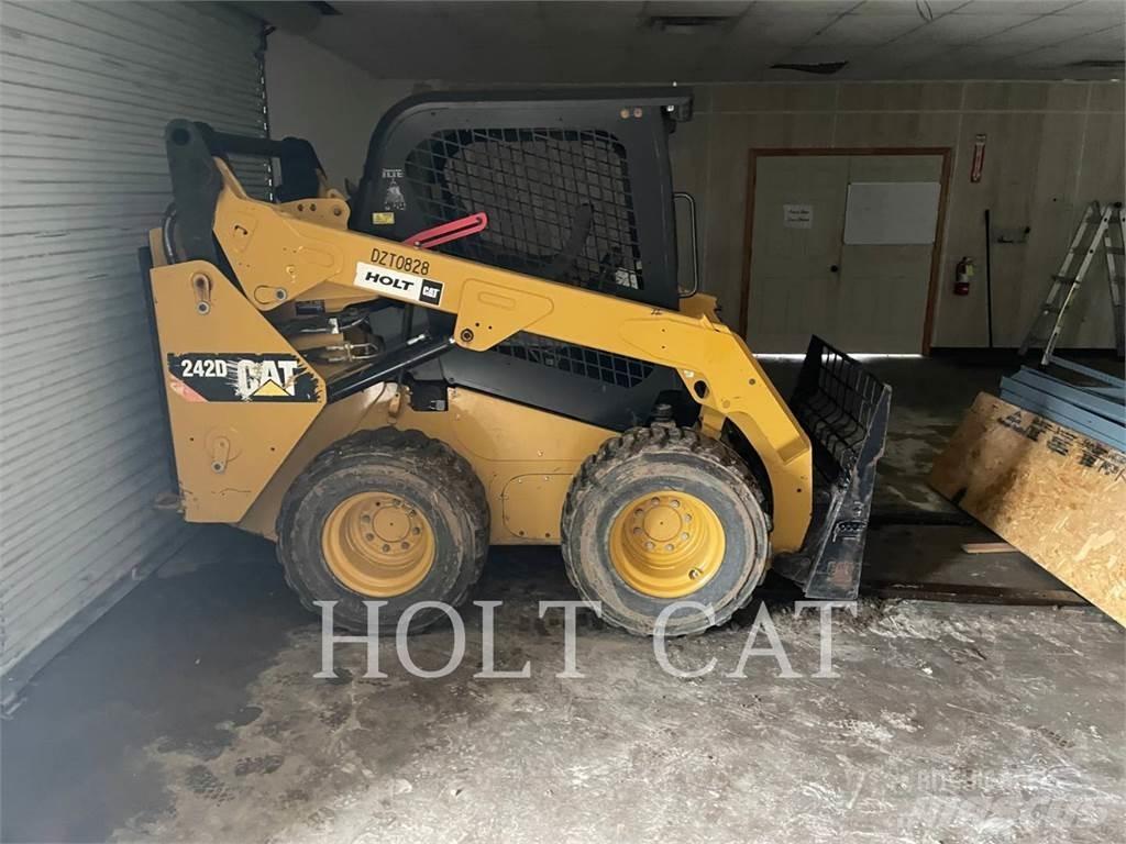 CAT 242D Kompaktlastere
