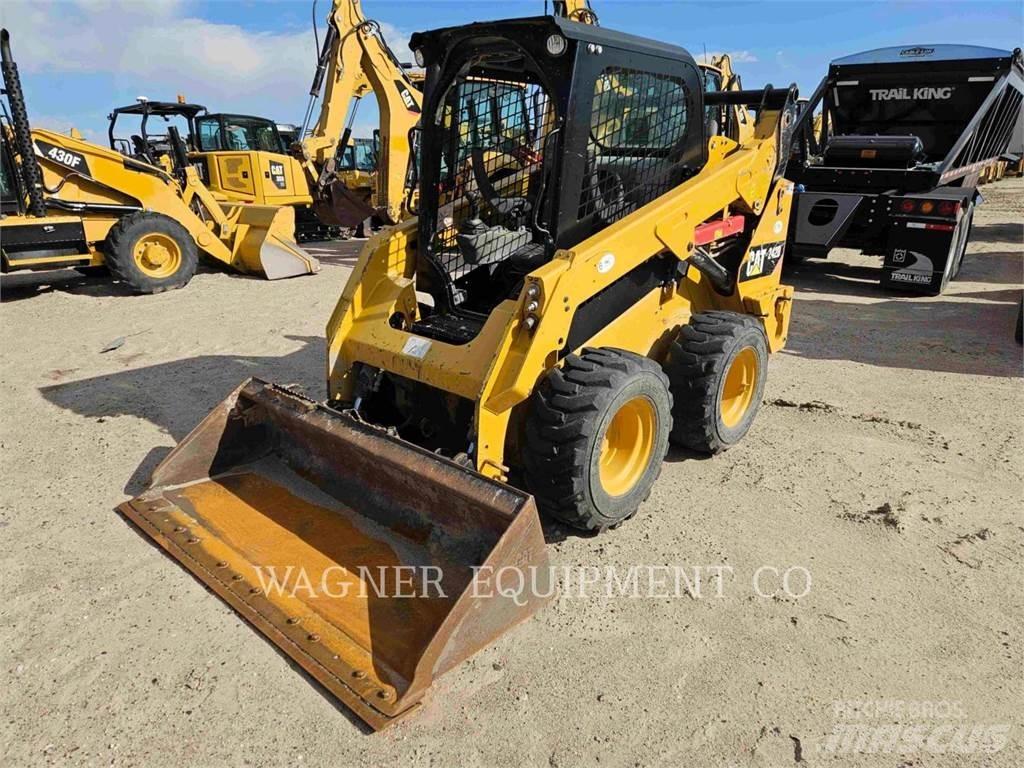 CAT 242D Kompaktlastere