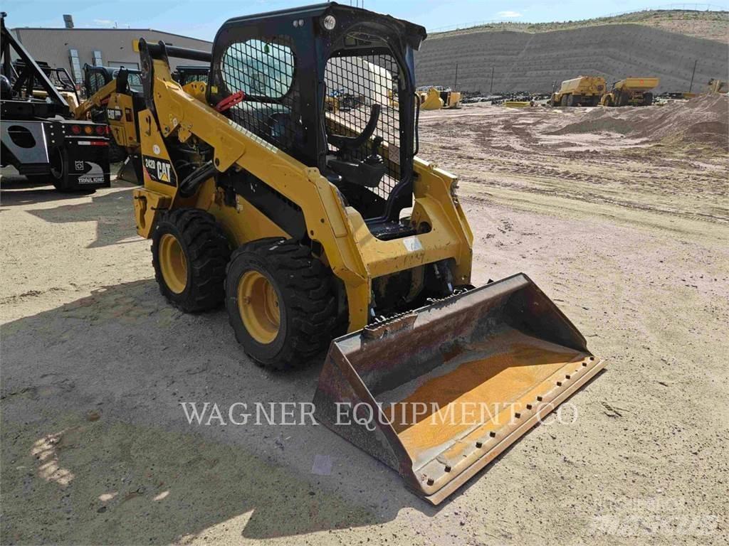 CAT 242D Kompaktlastere