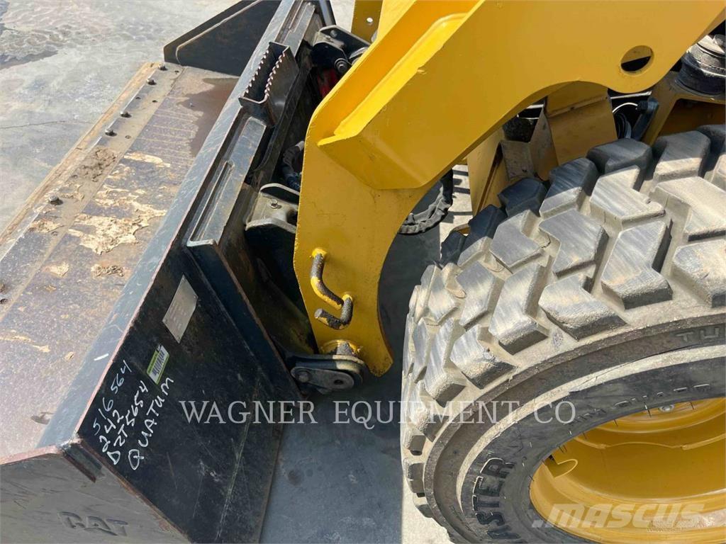 CAT 242D Kompaktlastere