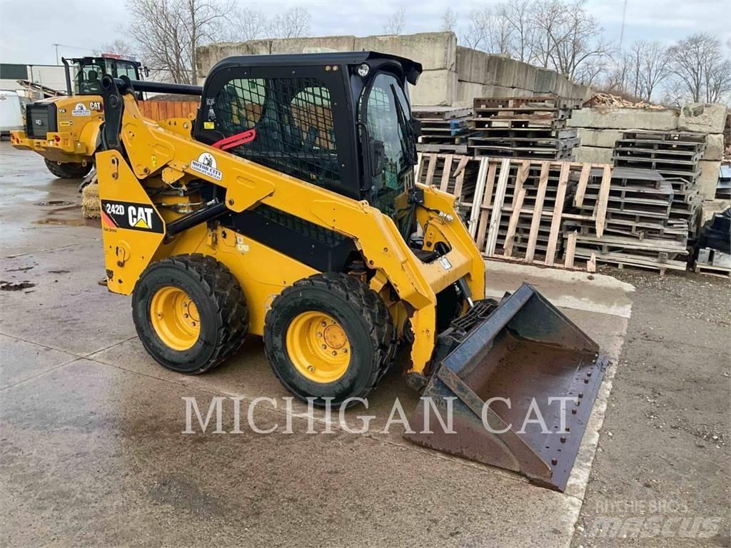 CAT 242D A2Q Kompaktlastere