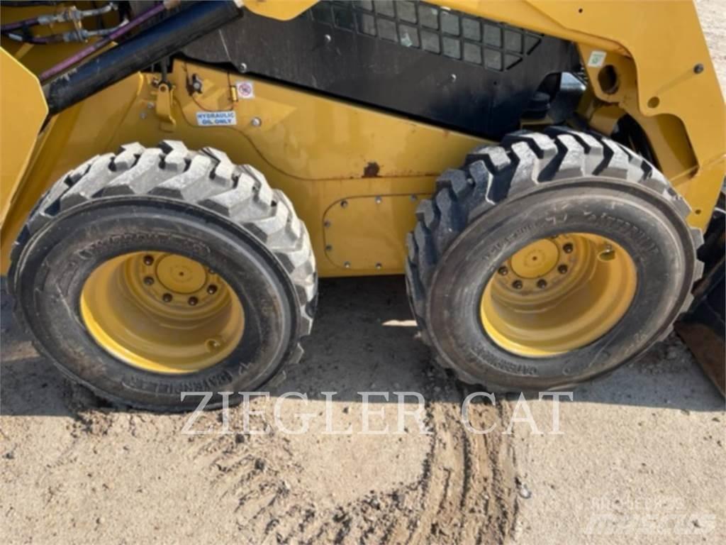 CAT 242D3 Kompaktlastere