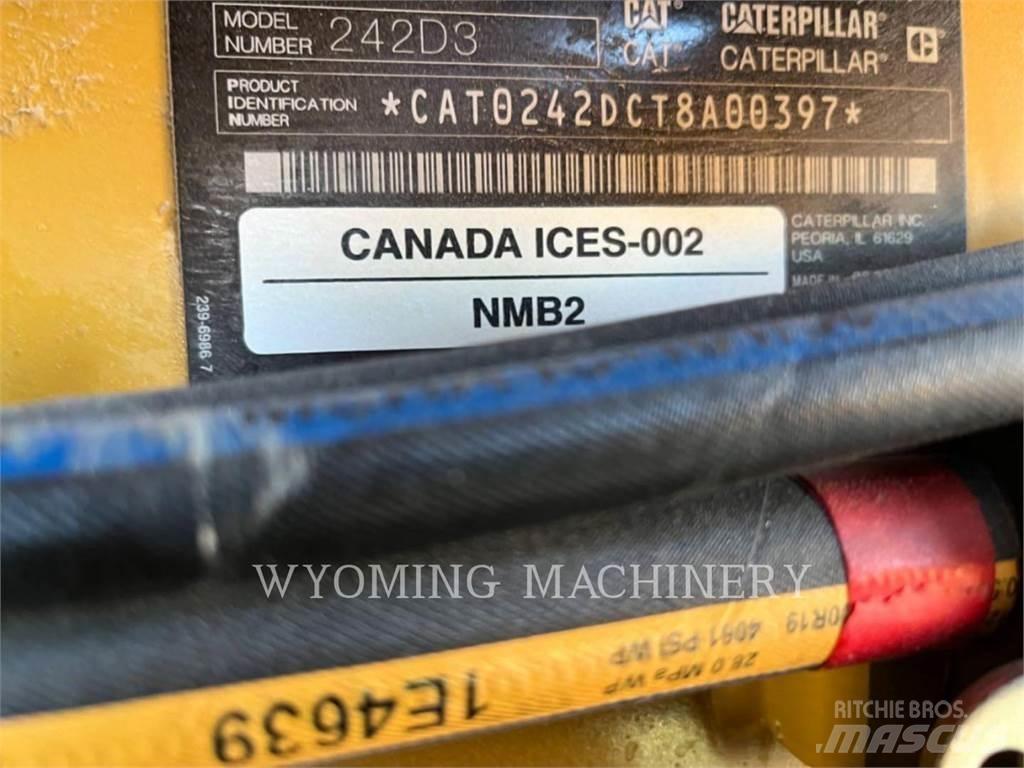 CAT 242D3 Kompaktlastere