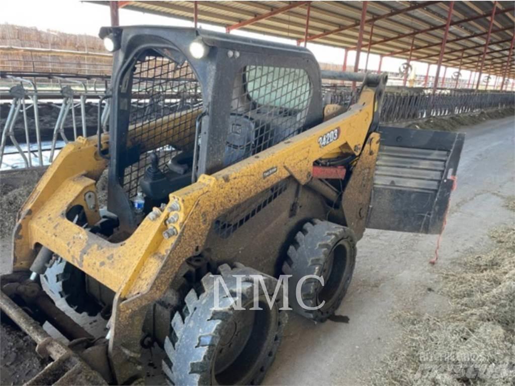 CAT 242D3 Kompaktlastere