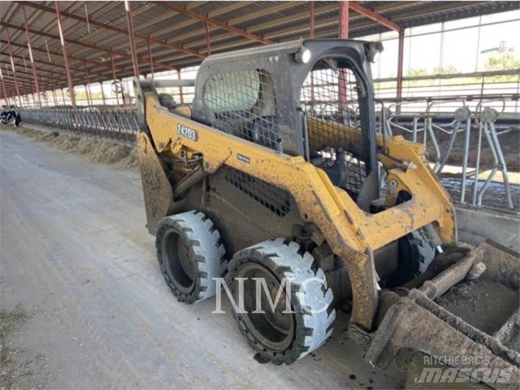 CAT 242D3 Kompaktlastere