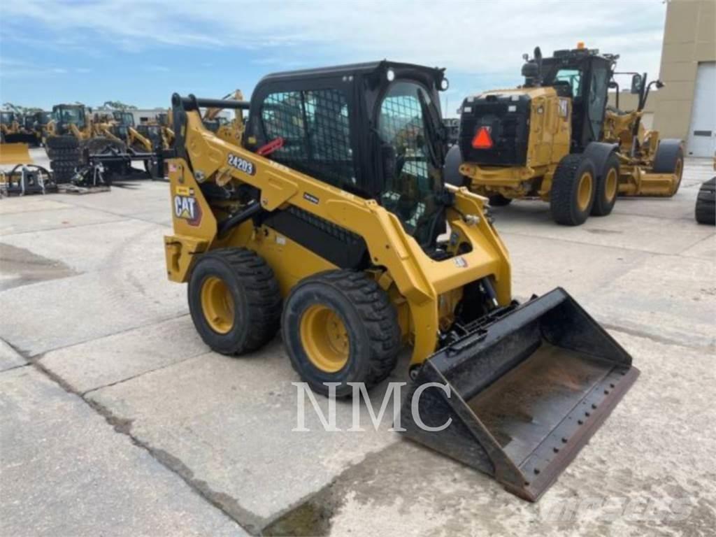 CAT 242D3 Kompaktlastere