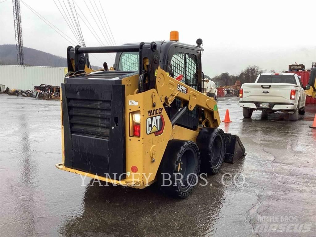 CAT 242D3 AC Kompaktlastere