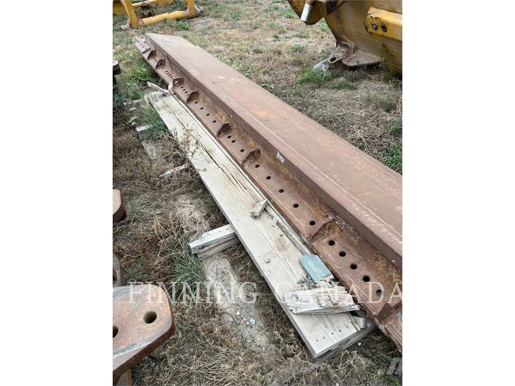 CAT 24M Kniver